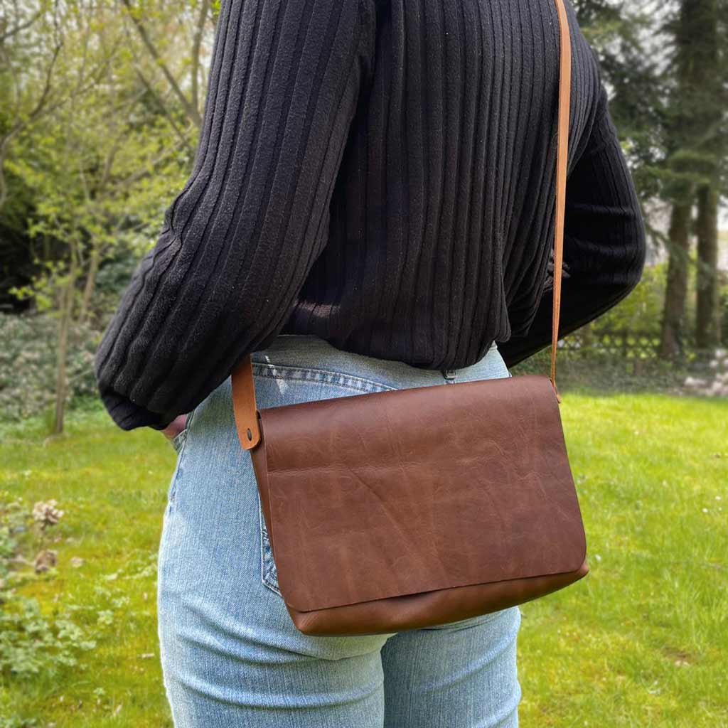 umhaengetasche-damen-leder-114mro.jpg